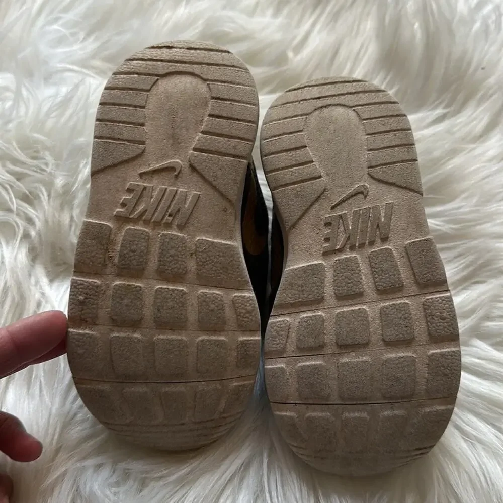 Nike | Tanjun Gold and Black Infant Sneakers Size 7C